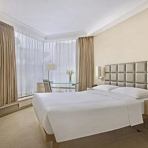 Deluxe Queen or Twin Room